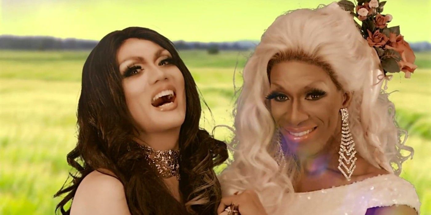 Sahara Davenport and Manila Luzon from RuPaul's Drag Race standing in front of green background