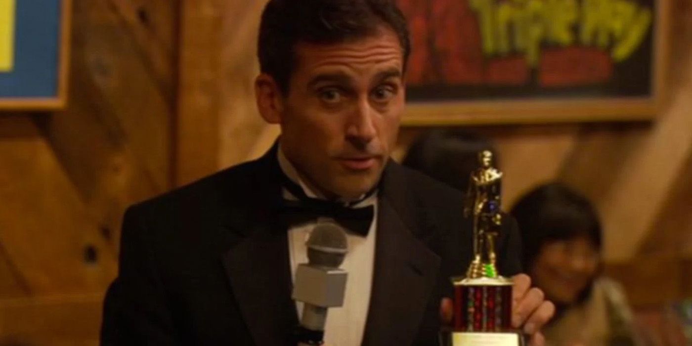 Michael Scott hosting the Dundies in The Office season 2