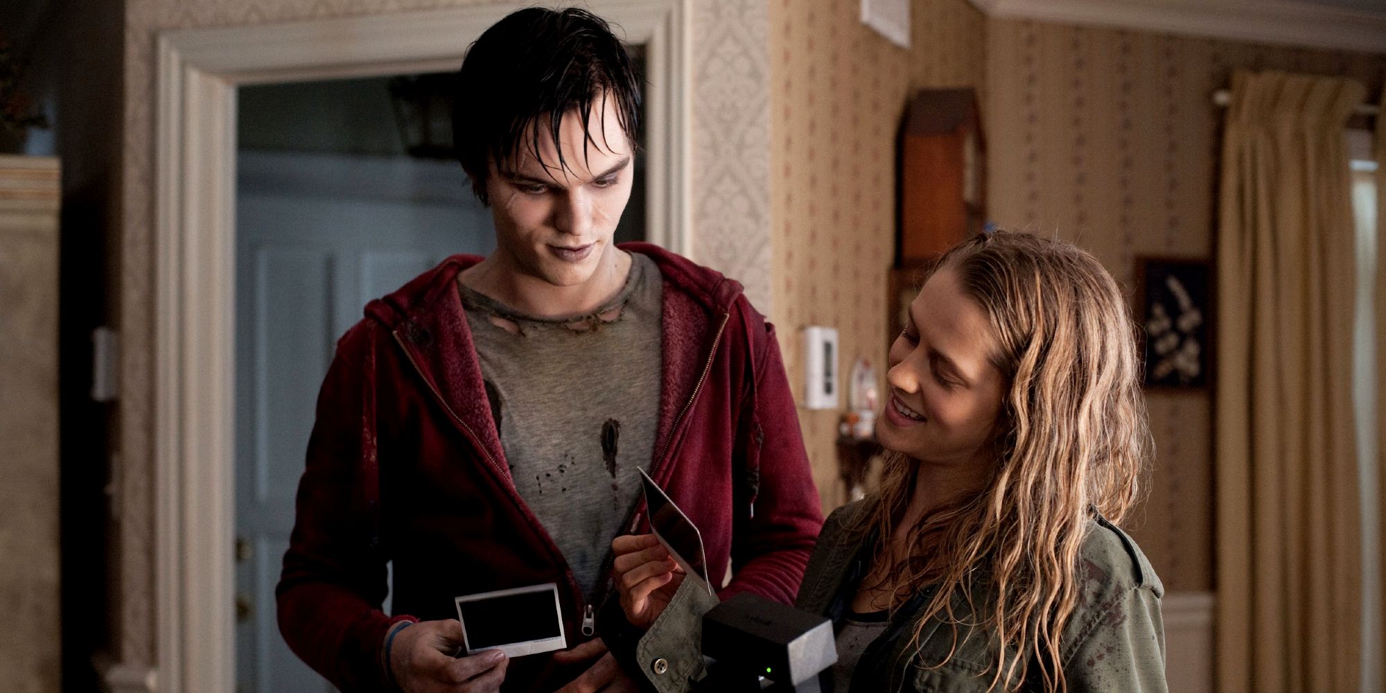 Nicholas Hoult and Teresa Palmer in Warm Bodies