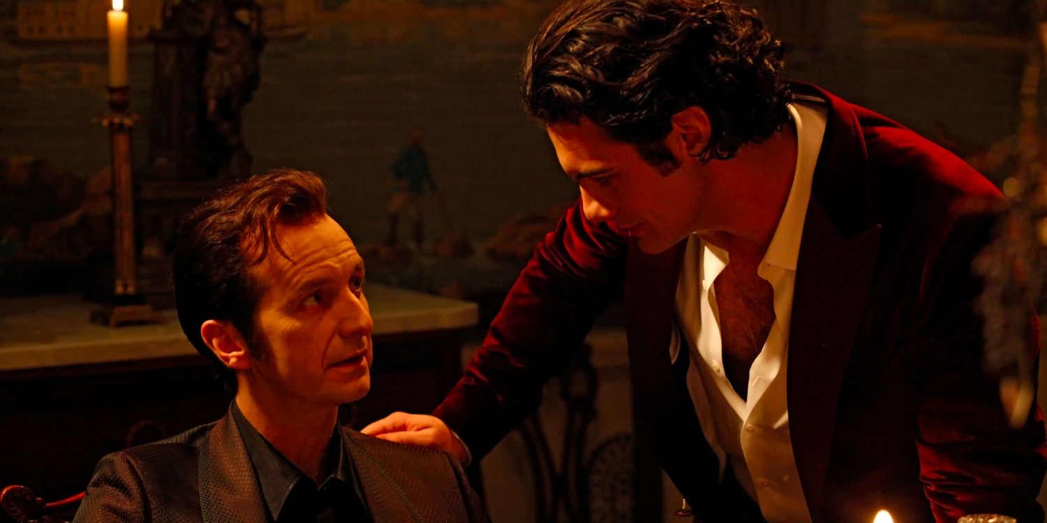 Russell conversando com Talbot em True Blood