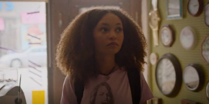 Sarah in the watchmaker's store in The Last of Us episode 1