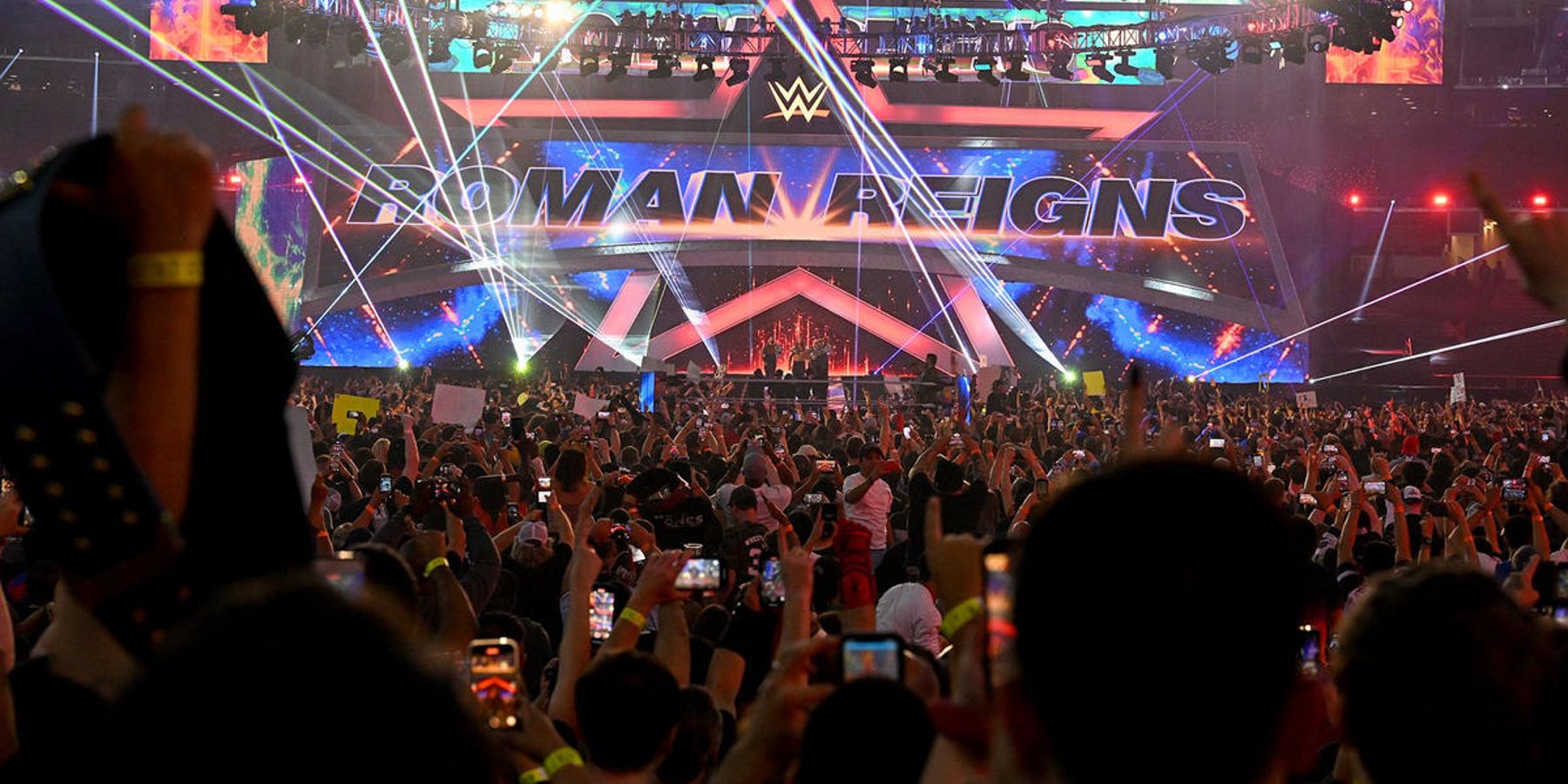 Roman Reigns fait son entrée prolifique lors de Crown Jewel en 2022. Vince McMahon est revenu de force dans l'entreprise et prévoit de la vendre en 2023. 