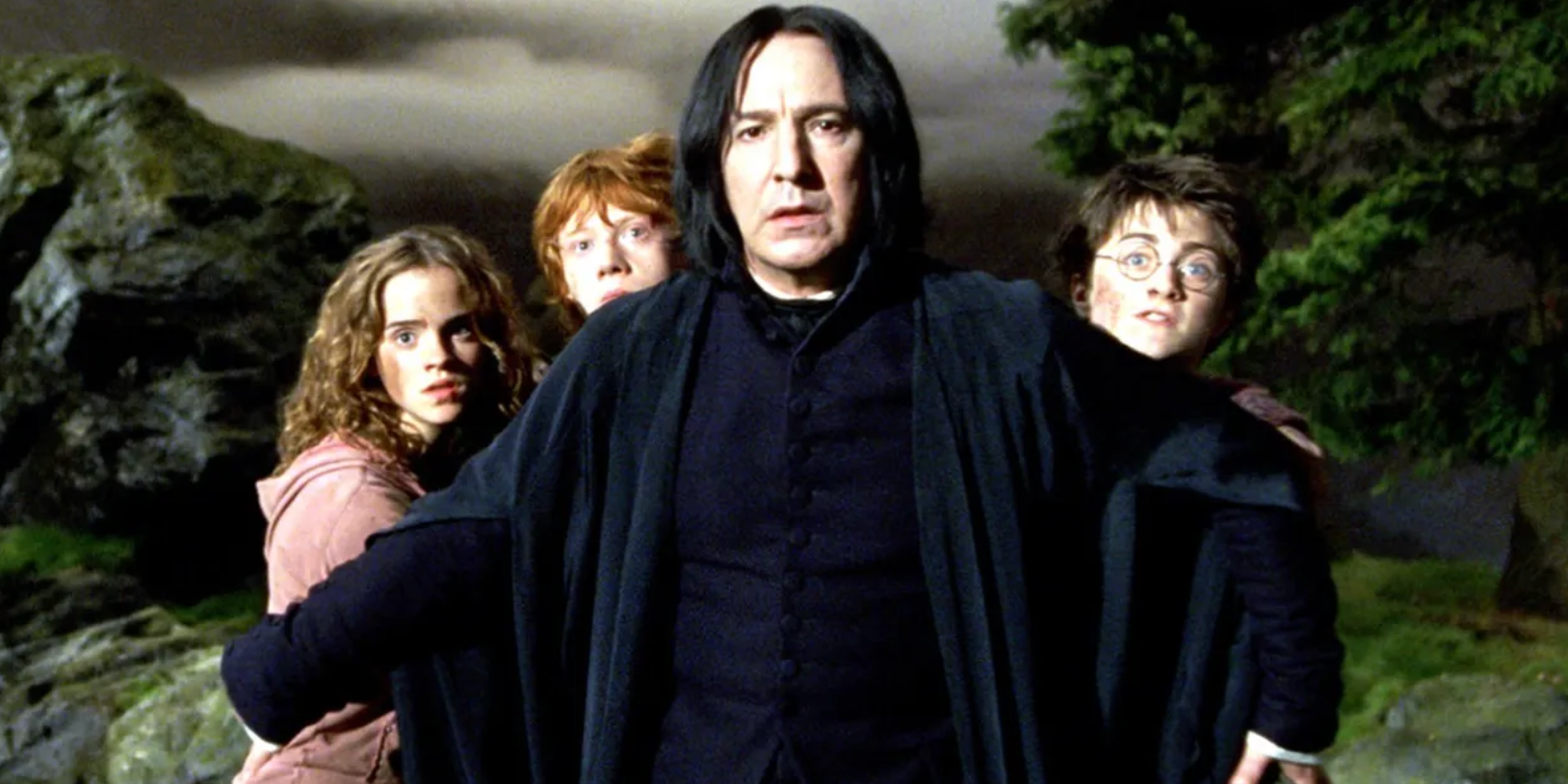 Snape standing in front of Harry, Ron and Hermione in Harry Potter