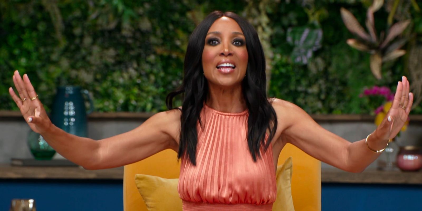 Shaun Robinson at the 90 Day Fiancé: Happily Ever After season 7 Tell All in peach dress arms up