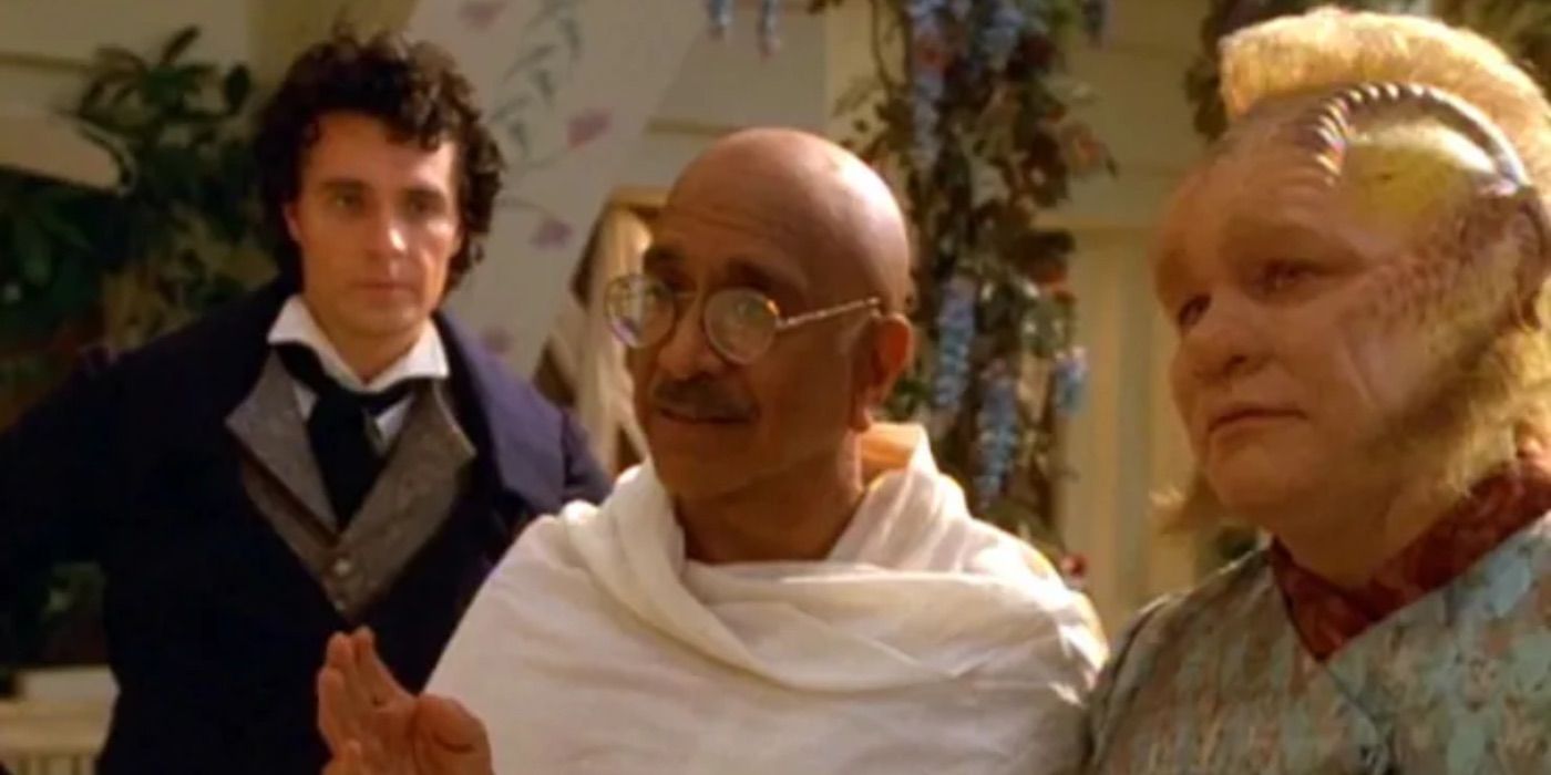 Neelix stands next to Gandhi and Lord Byron from Star Trek Voyager 