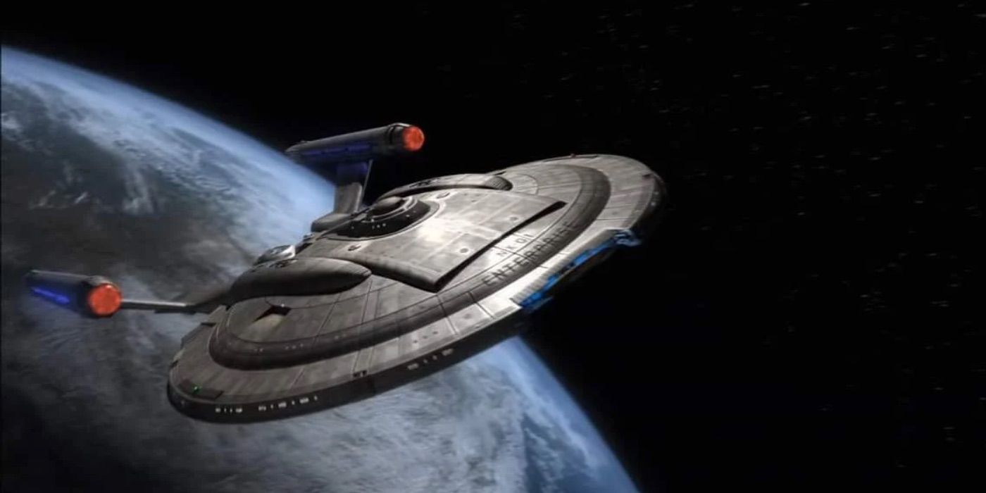 A Enterprise NX-01 sobrevoa um planeta de Star Trek Enterprise 