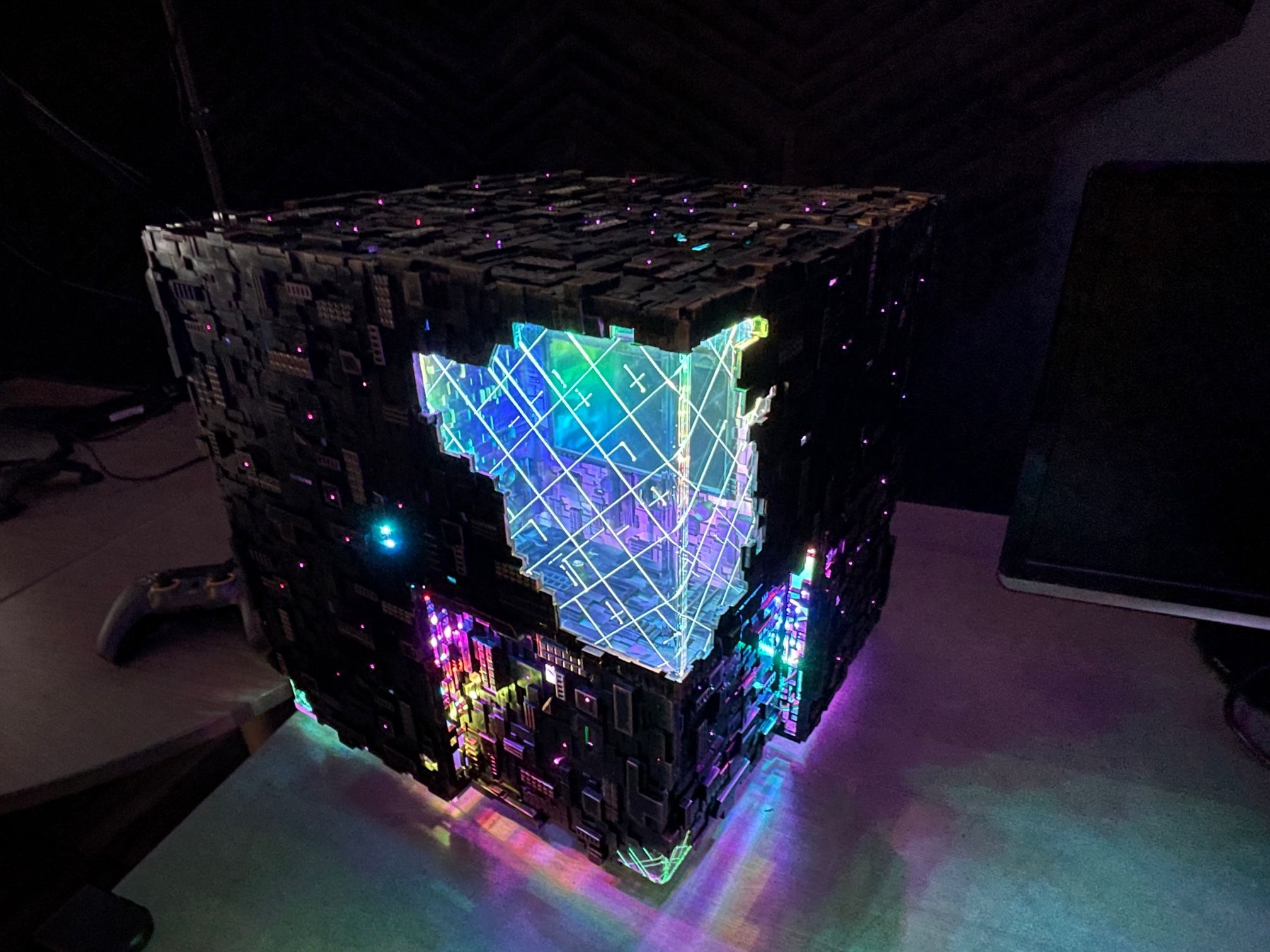 Star Trek Artifact Borg Cube ATX Gaming PC Lights