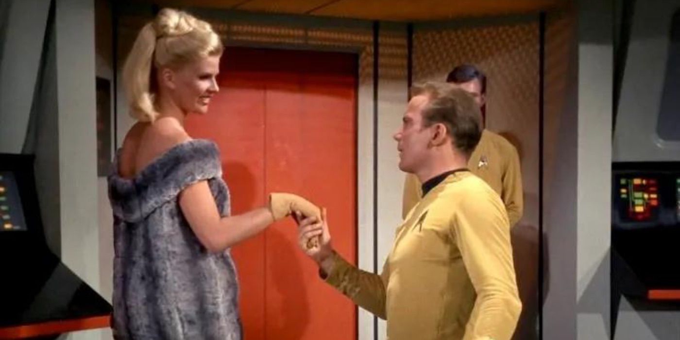 Star Trek's Kirk & Riker Both Romanced Murderers