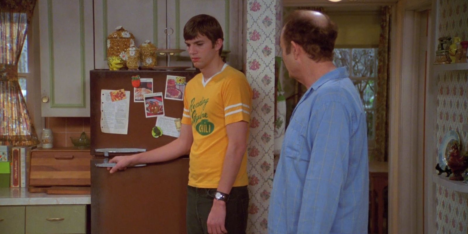 Red talks to Kelso who has glued himself to the Forman kitchen's refrigerator in That 70s Show