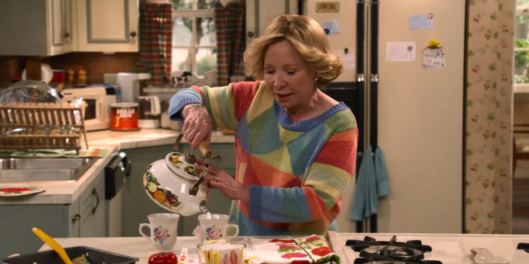 That 90s Show Season 1 Kitty Forman Teapot Fez Name