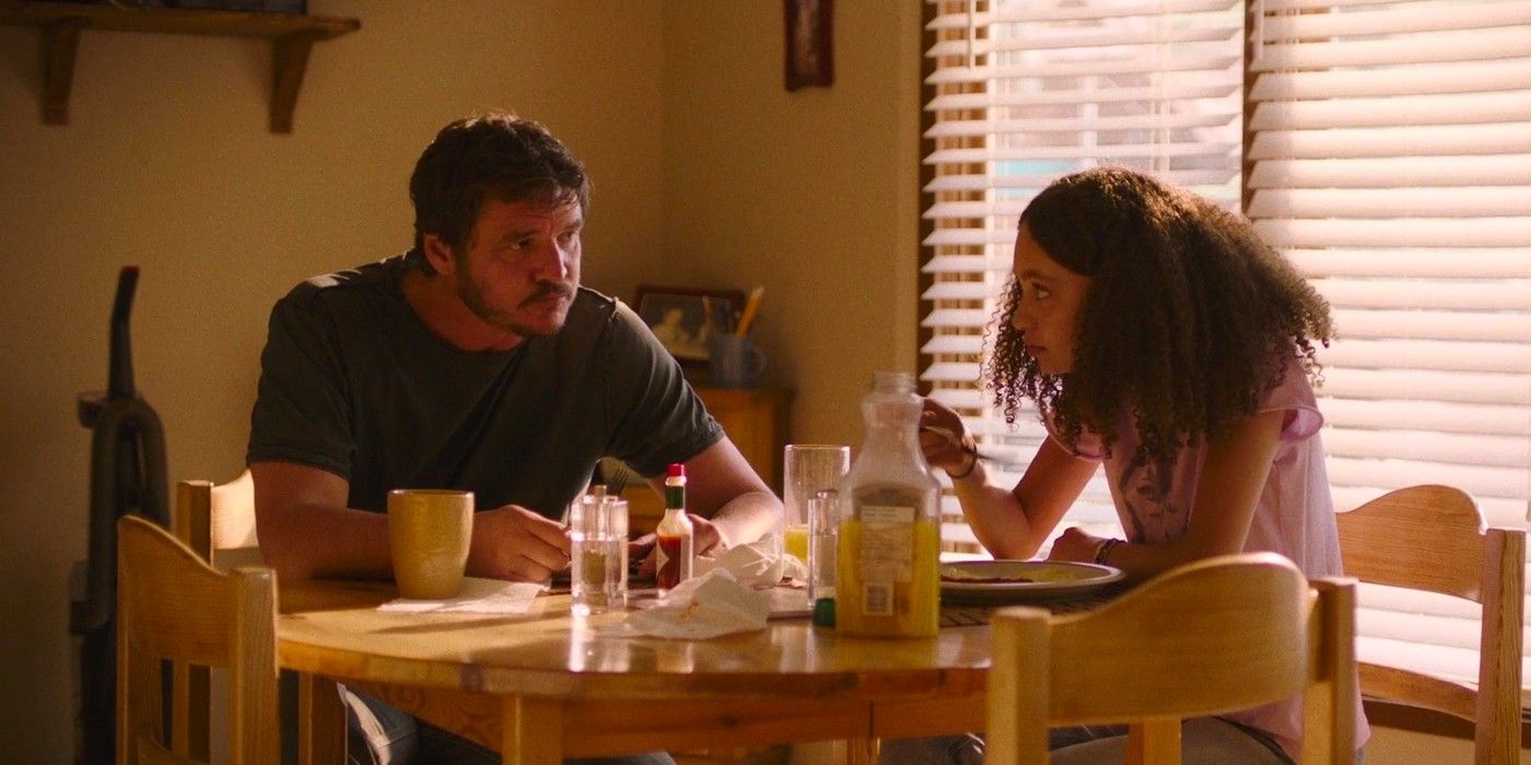 Sarah dan Joel berbicara satu sama lain saat sarapan di Last of Us