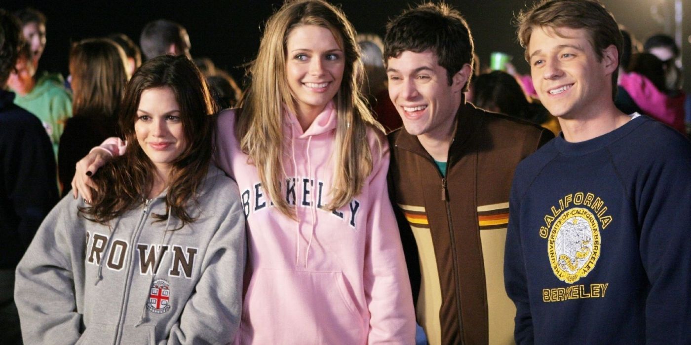 Summer, Marissa, Seth and Ryan standing with arms around each other in The O.C.