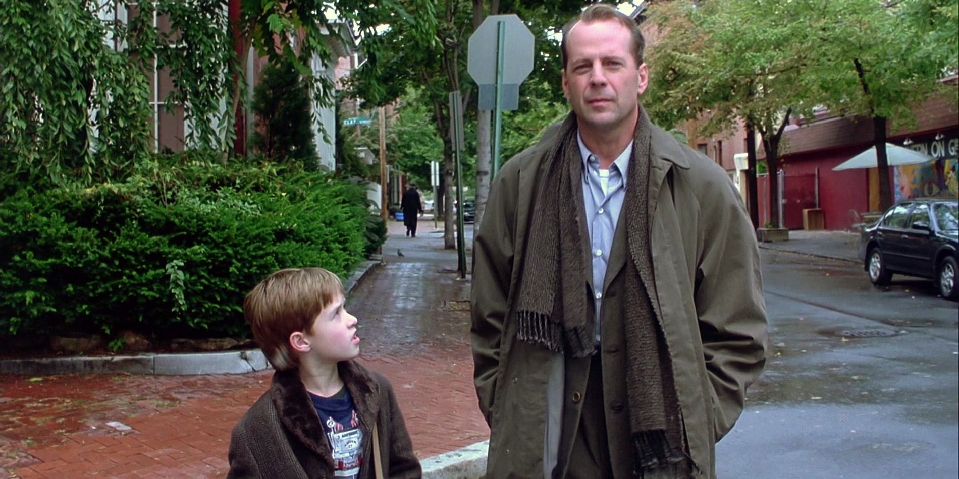 O Sexto Sentido Bruce Willis caminha com Haley Joel Osmet