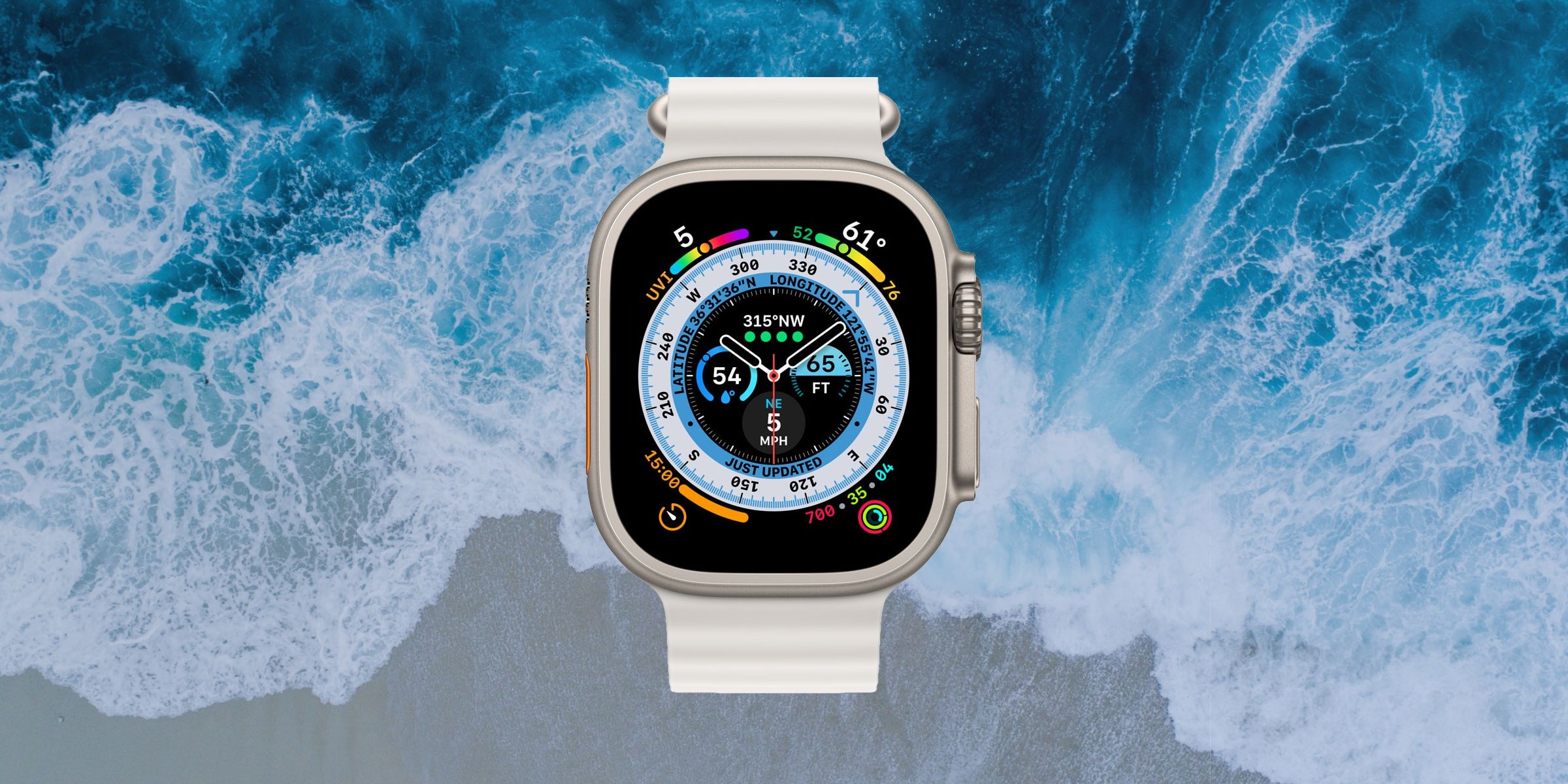 Apple Watch Ultra dengan latar belakang gambar ombak yang menerjang pantai.