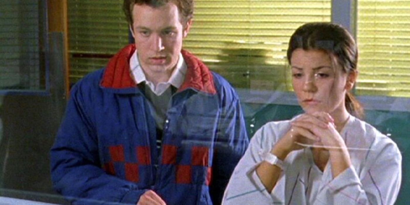 Young Lorelai and Young Chris looking into the hospital window in Gilmore Girls after Rory is born