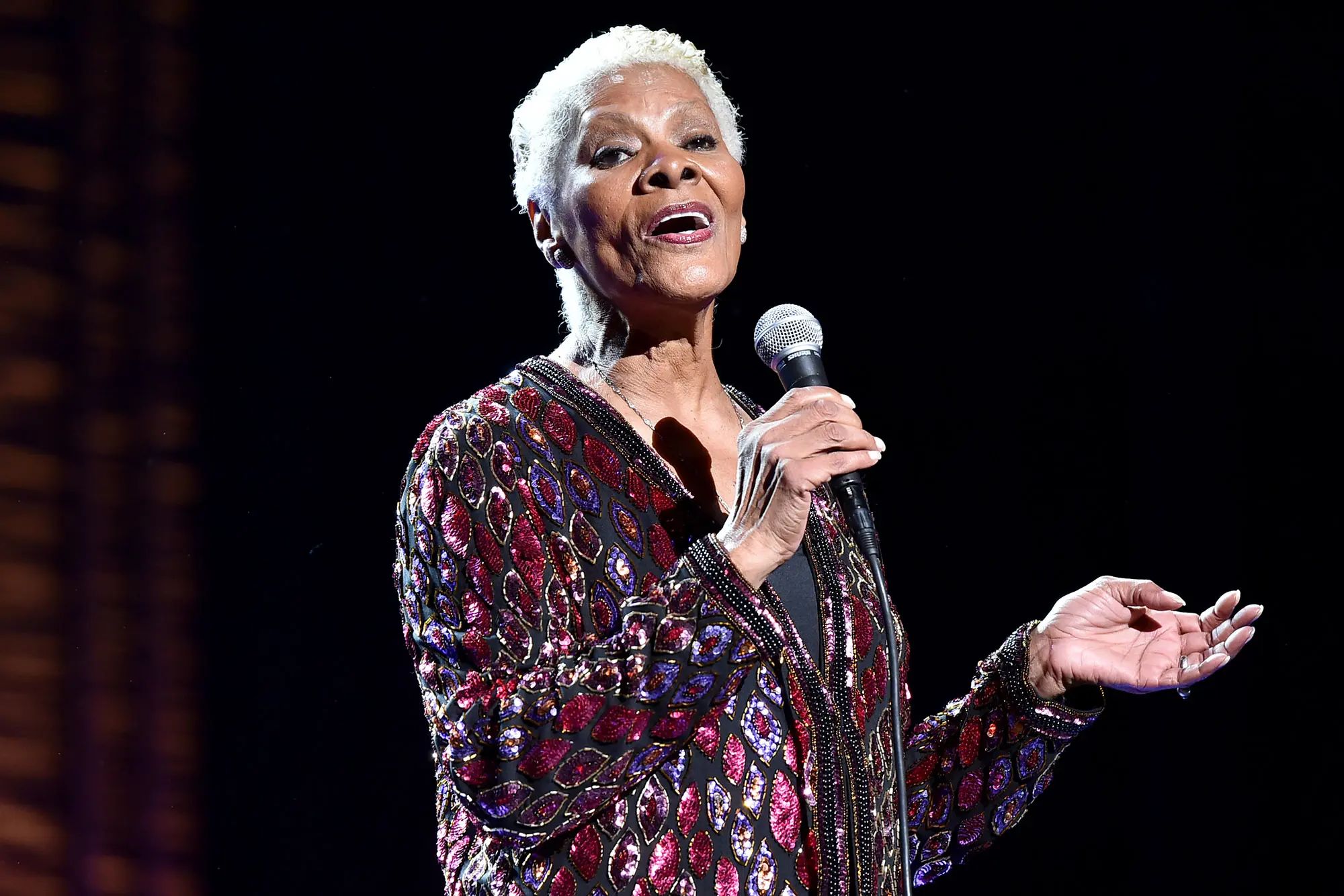 120120-dionne-warwick