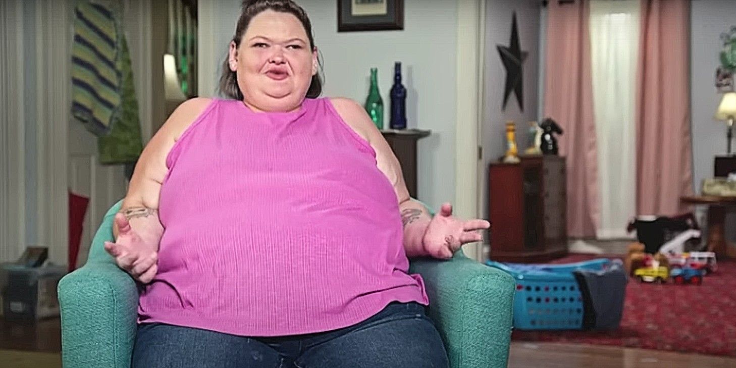 Amy Slaton 1000-lb Sisters wearing pink top and blue jeans in interview