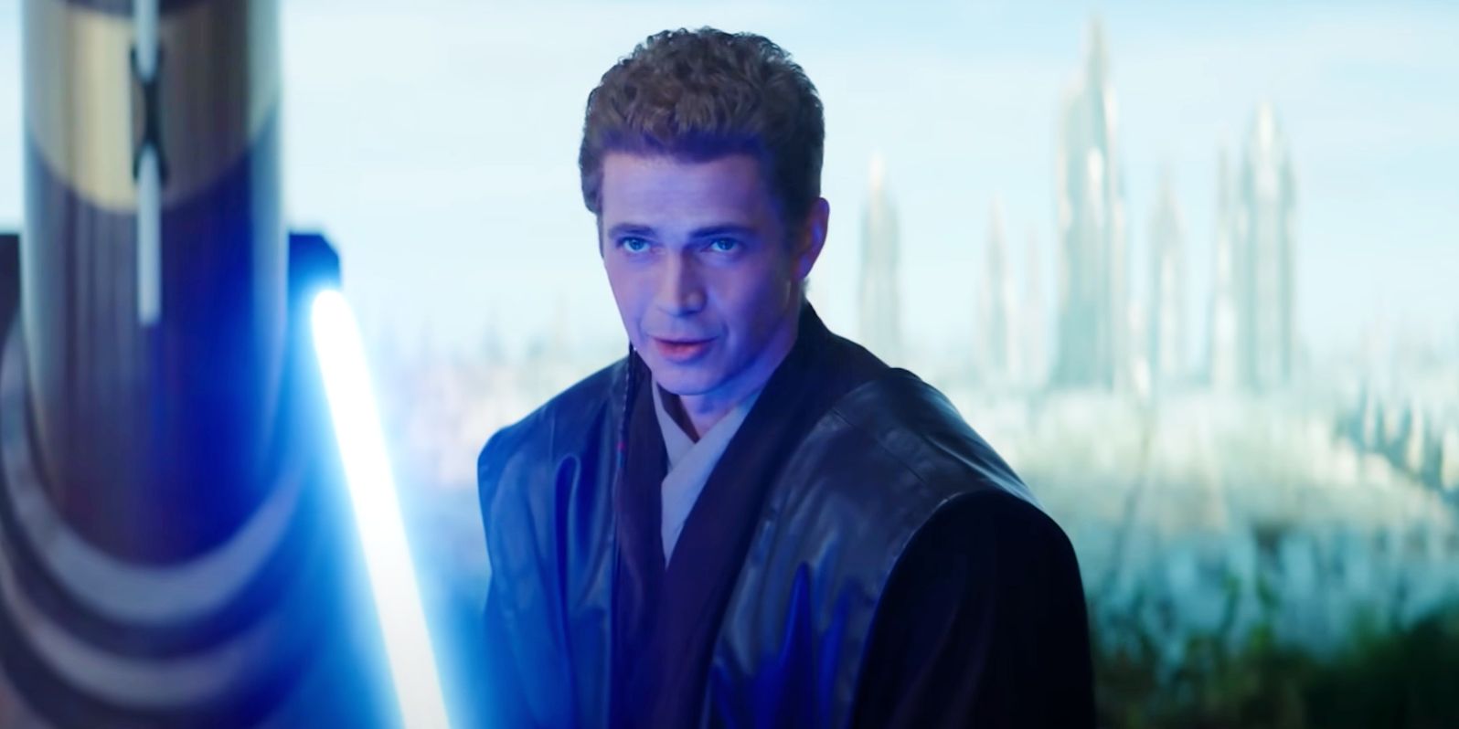 Anakin Skywalker wearing Obi-Wan Kenobi's lightsaber