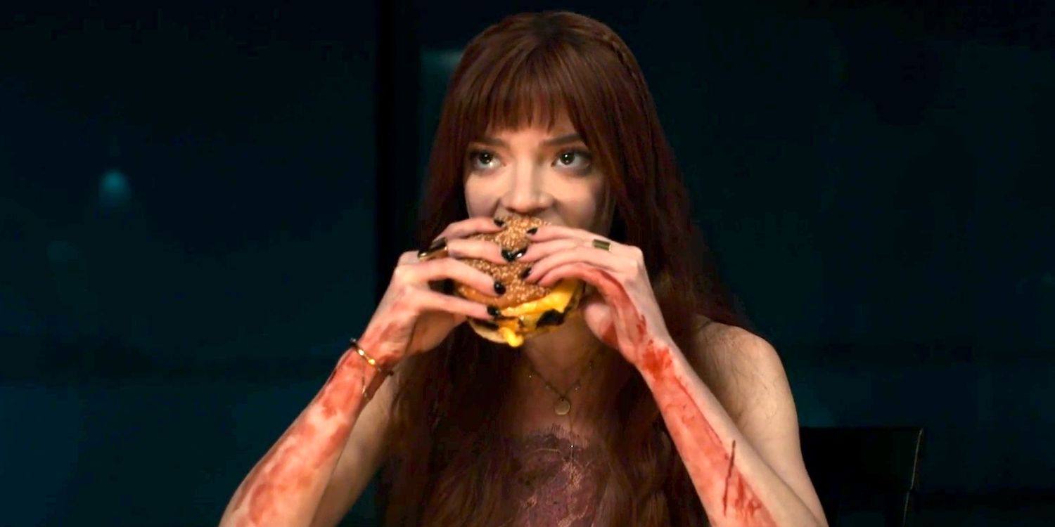 Anya Taylor-Joy dans le rôle de Margot mangeant un cheeseburger dans le menu