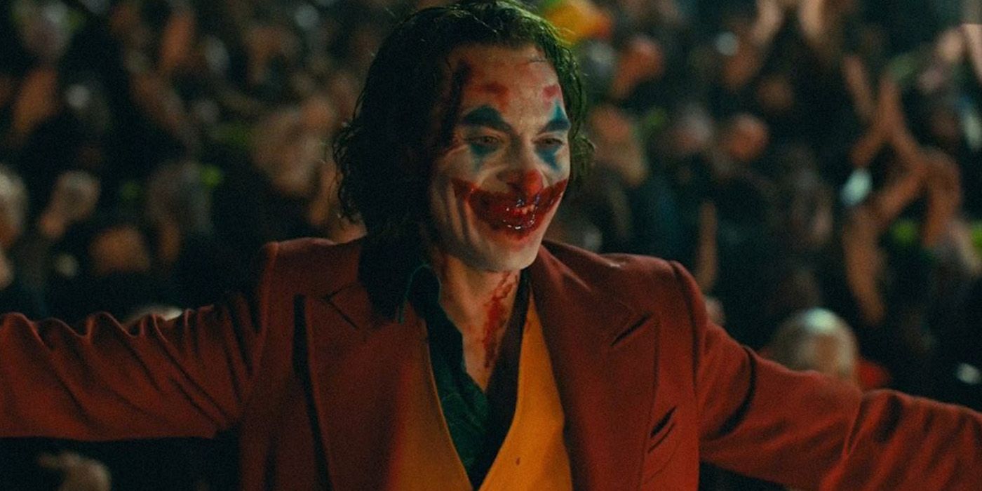 arthur fleck com uma multidão no final do coringa