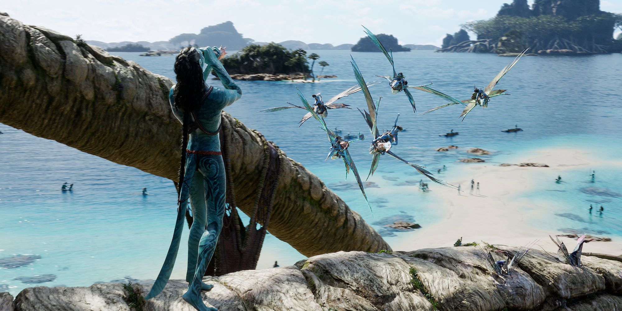 A Na'vi blowing on the conch by the beach in Avatar 2