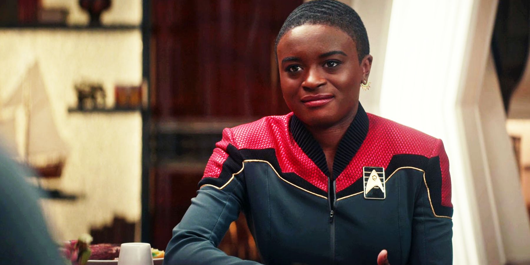 Uhura dines with Pike and the Enterprise officers in Strange New Worlds