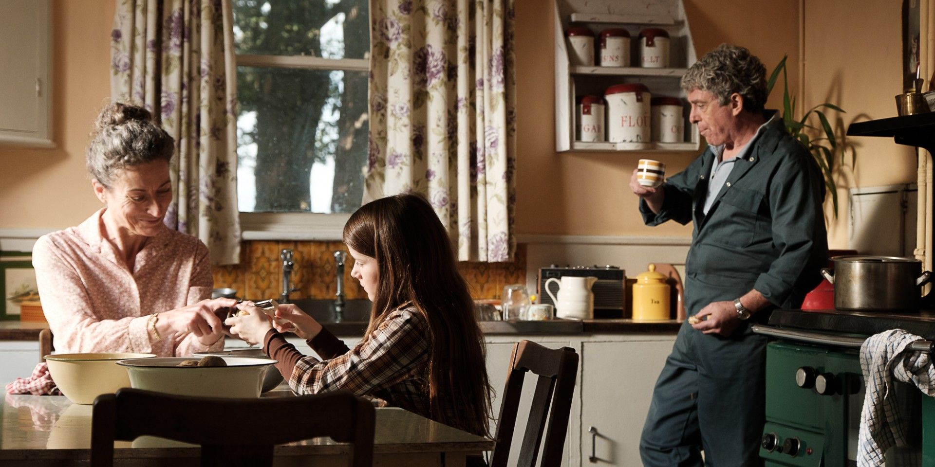 Carrie Crowley, Catherine Clinch, and Andrew Bennett in The Quiet Girl