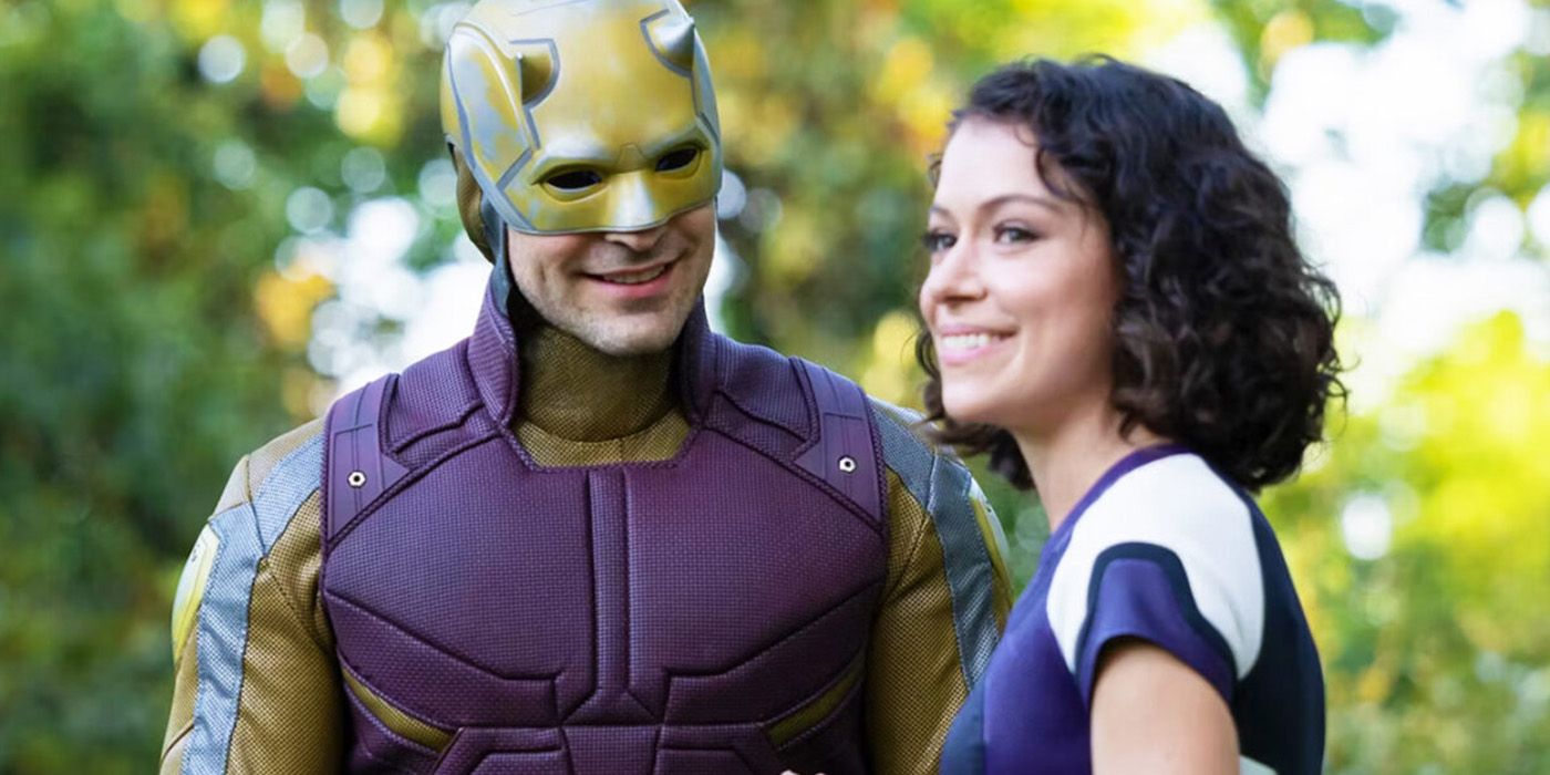 charlie cox as daredevil and tatiana maslany as jennifer walters in she-hulk attorney at law