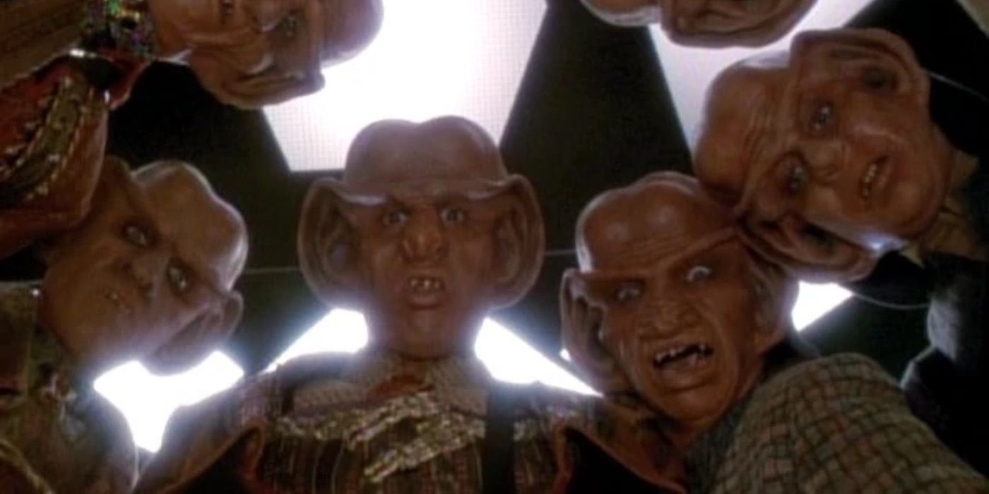 A group of Ferengi look towards the camera in Star Trek Deep Space Nine 