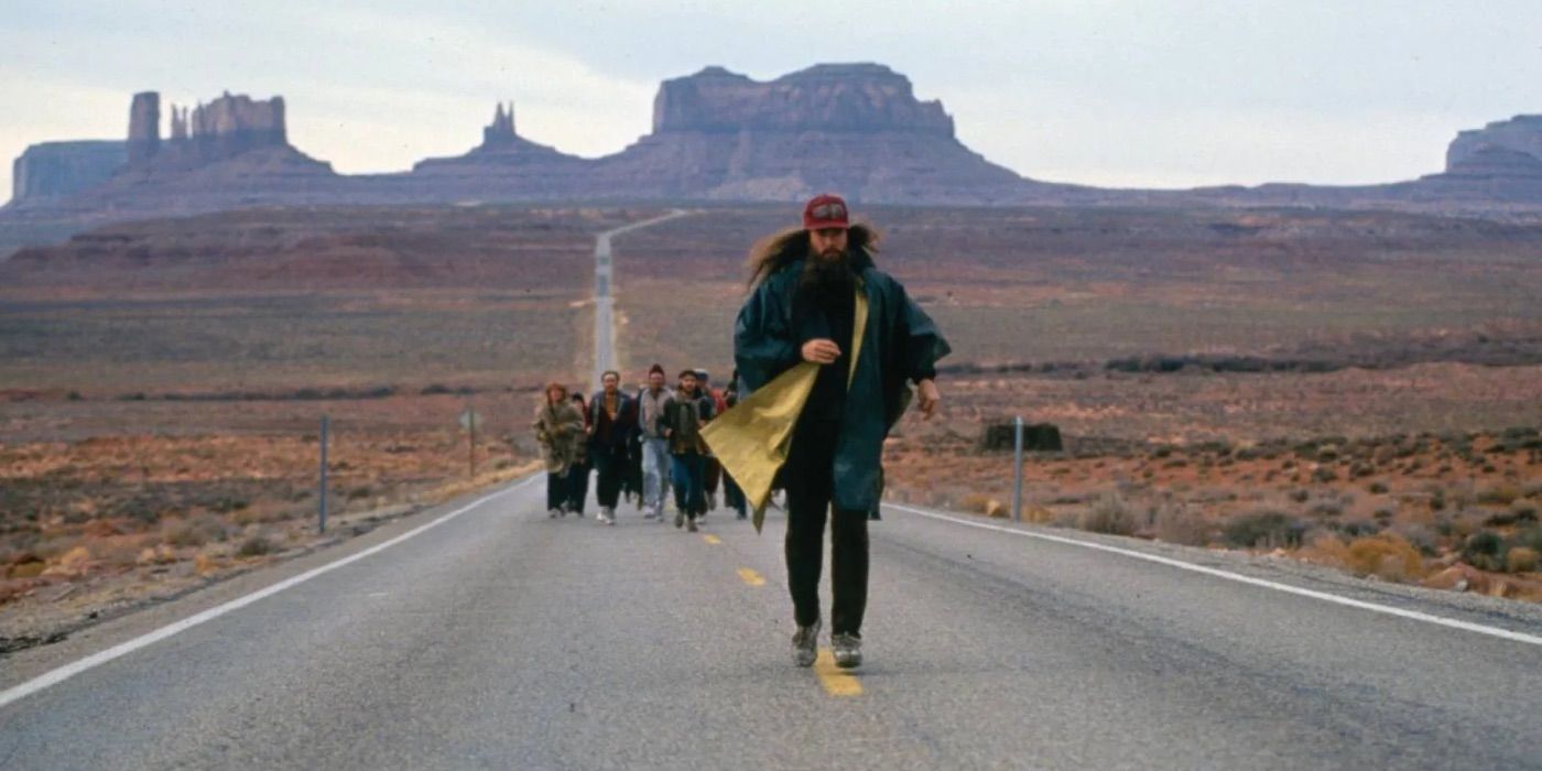Forrest Gump running with a crowd in Forrest Gump