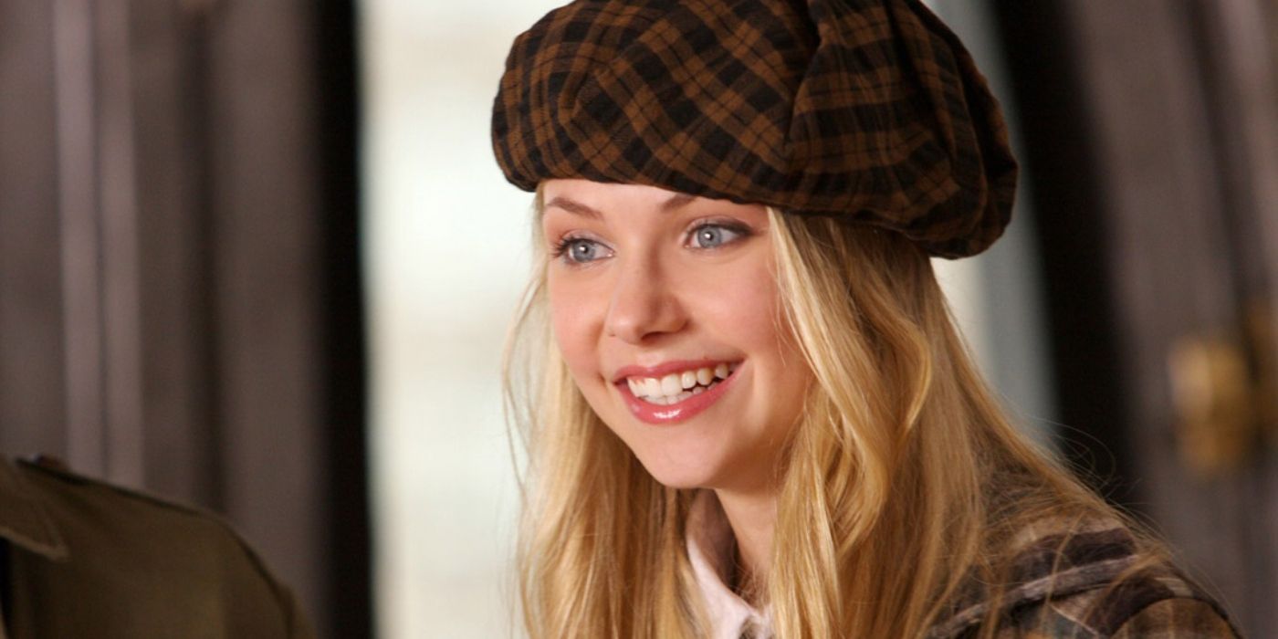 Jenny Humphrey wearing a hat and smiling on Gossip Girl