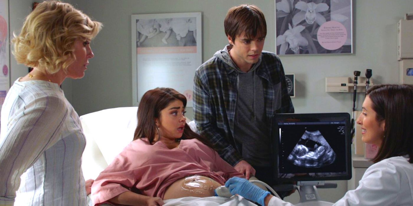 Haley Getting an Ultrasound with Dylan and Claire in Modern Family
