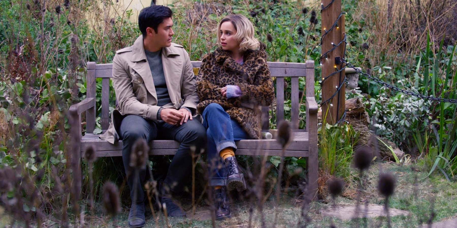 Henry Golding as Tom and Emilia Clarke as Kate in Last Christmas