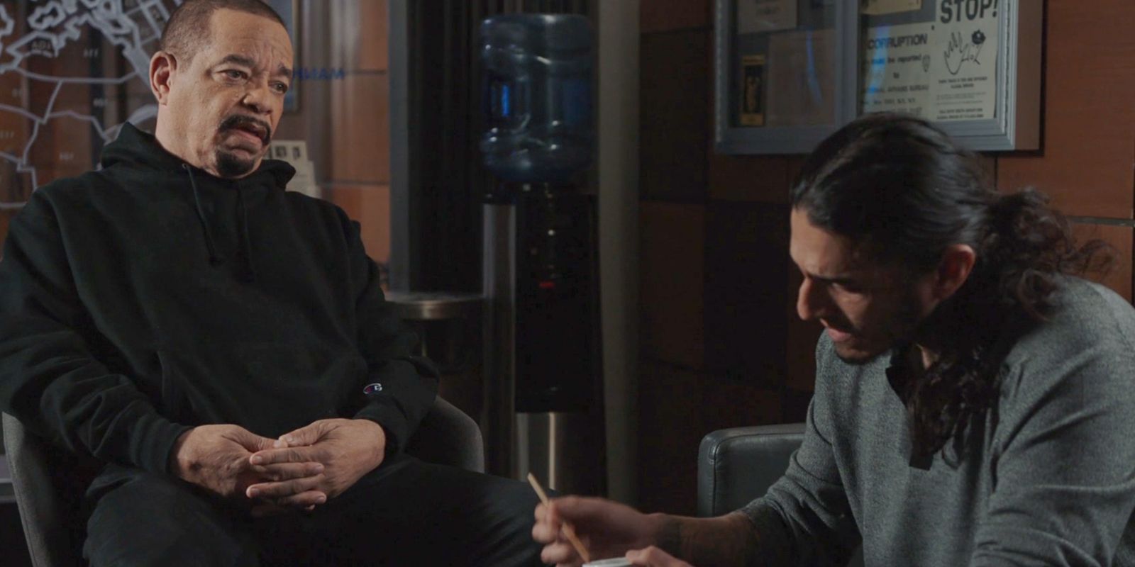 Ice-T as Detective Tutuola sitting with victim