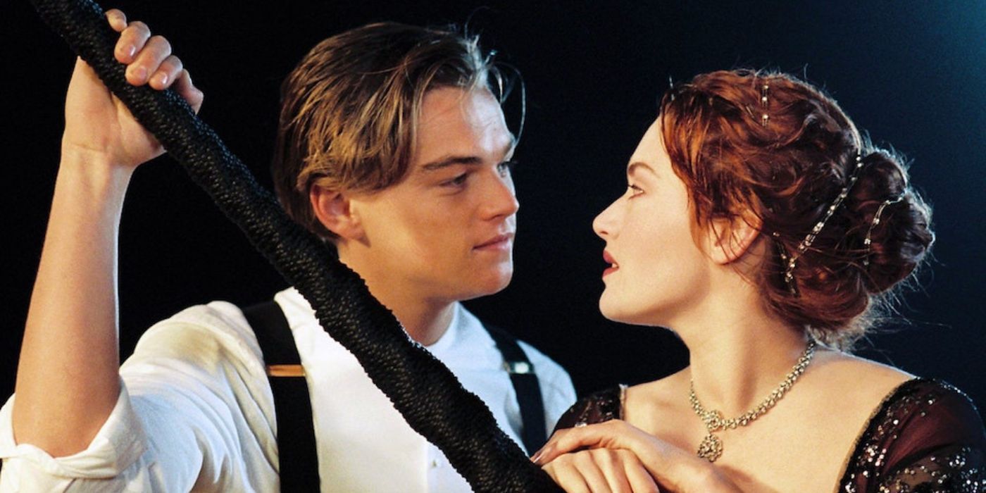 Jack y Rose mirándose fijamente en Titanic