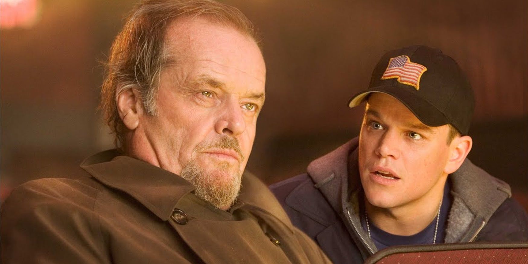 Jack Nicholson e Matt Damon em uma sala de cinema em Os Infiltrados