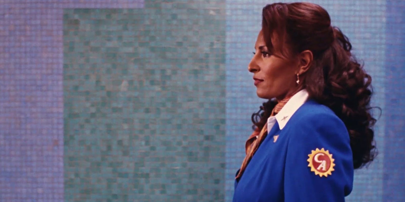 Jackie on a moving walkway in Jackie Brown