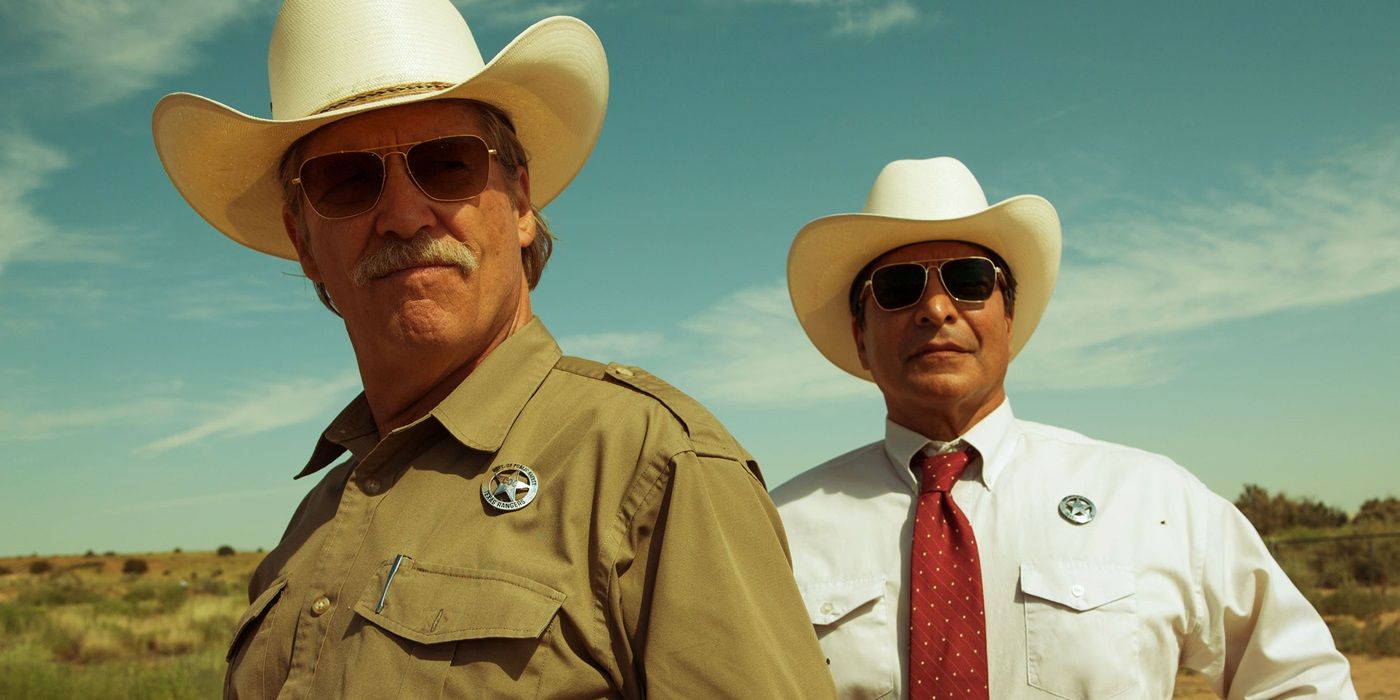 Jeff Bridges wearing a cowboy hat and sunglasses in Hell or High Water