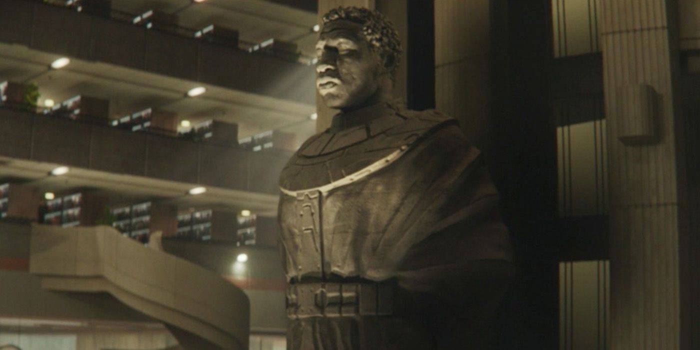 estatua de kang el conquistador en el final de la temporada 1 de loki