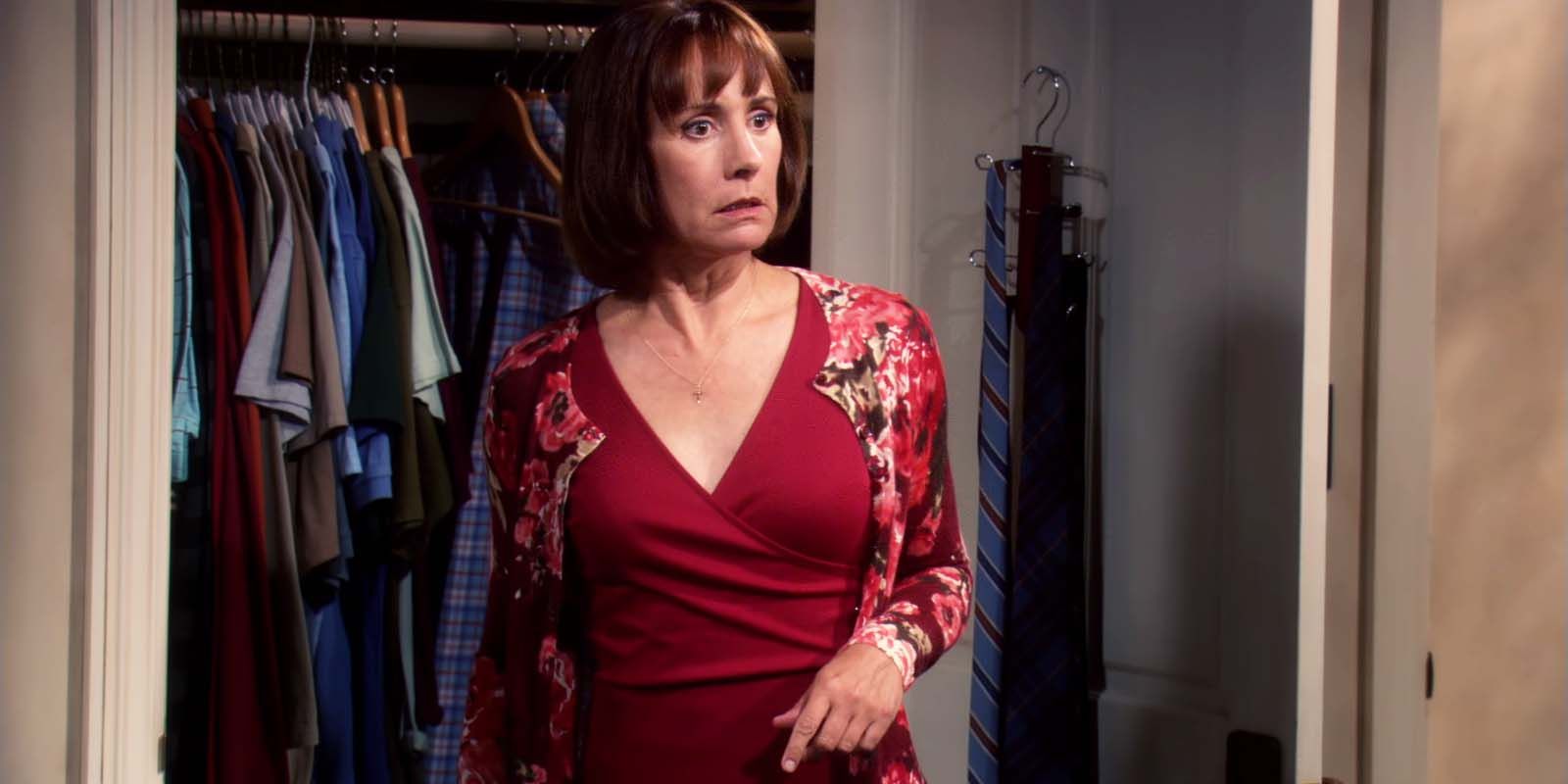 Laurie Metcalf como Mary Cooper em The Big Bang Theory S01E04