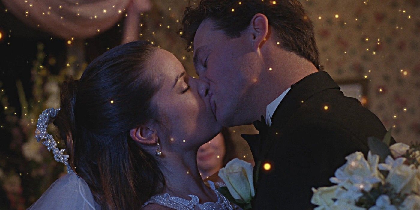 Leo and Piper Kiss on Their Wedding Day in Charmed