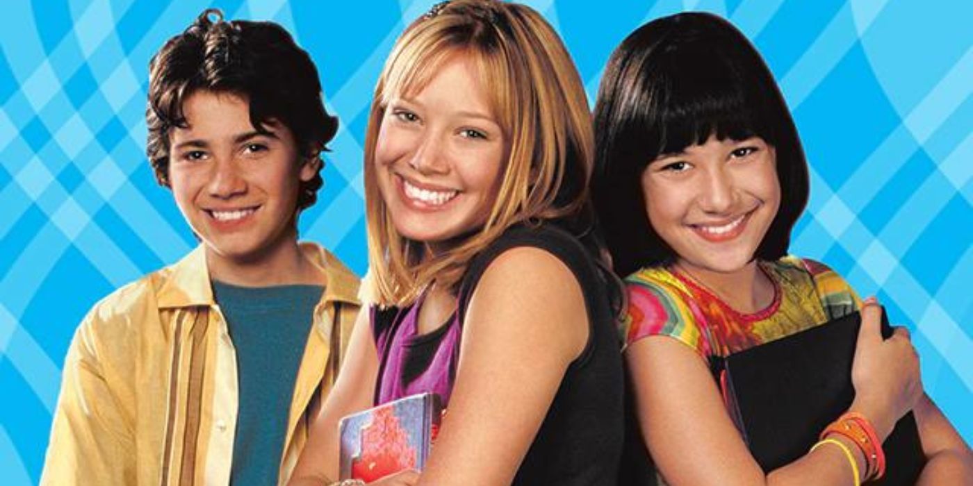 Lizzie and Gordo posing with Miranda for the Lizzie McGuire reboot