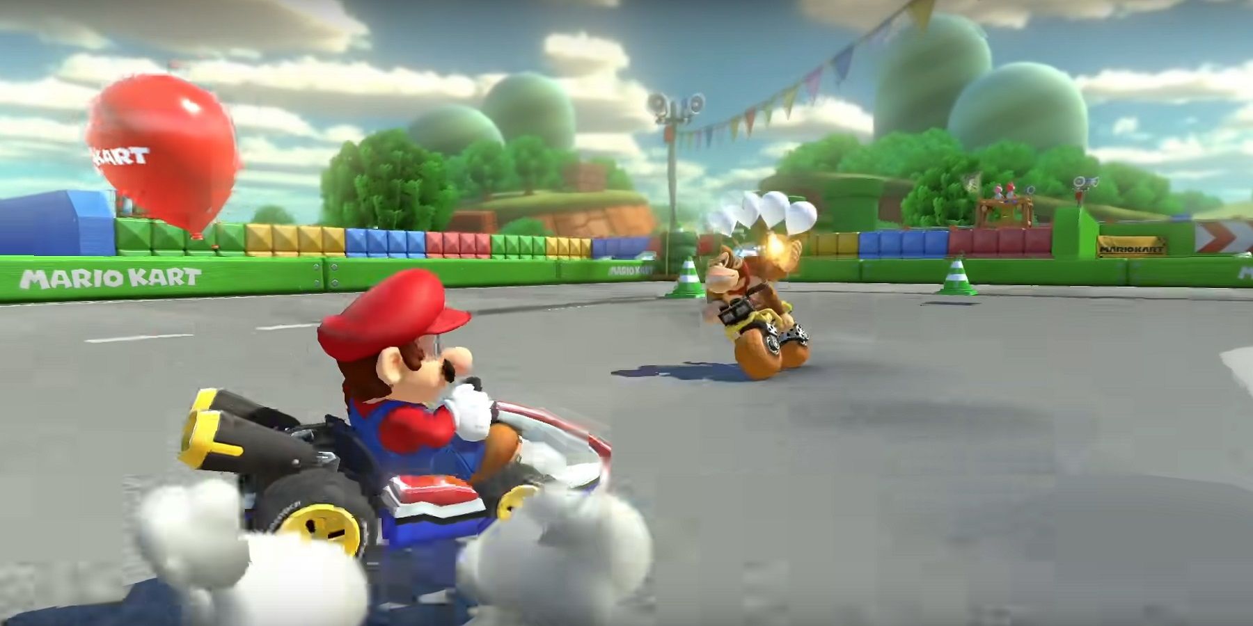 Mario e Donkey Kong em modo de batalha em um curso retrô do SNES que voltou em Mario Kart 8