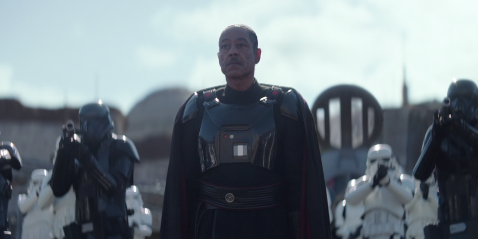 Giancarlo Esposito como Moff Gideon em The Mandalorian