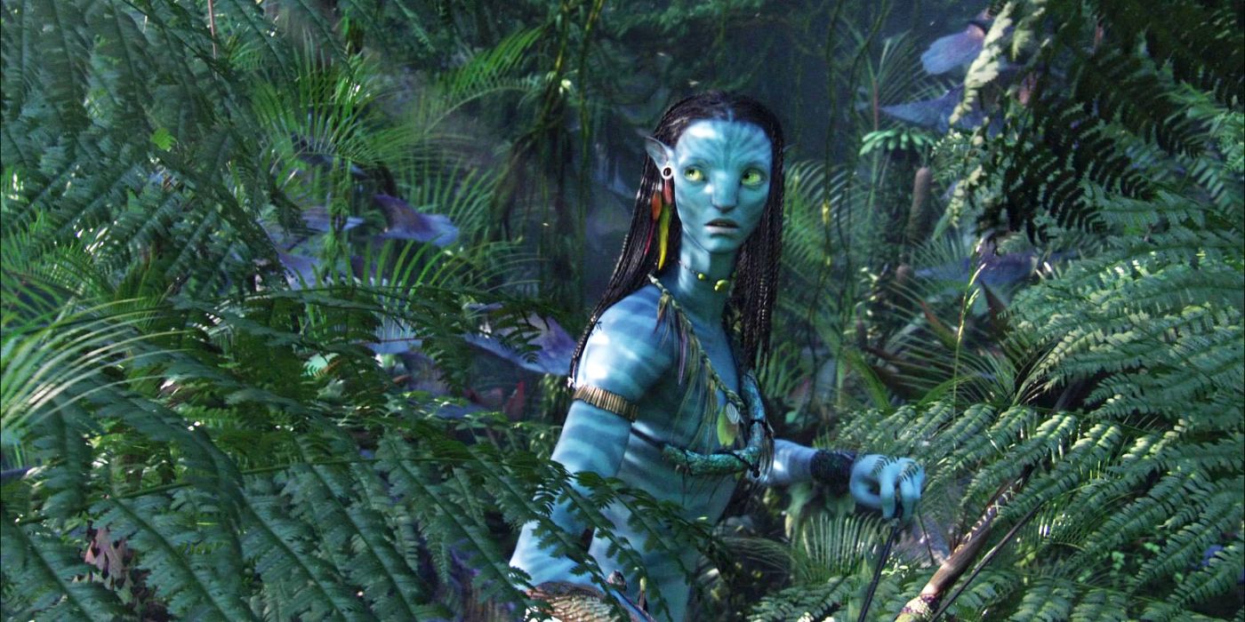 Neytiri in the forest in Avatar