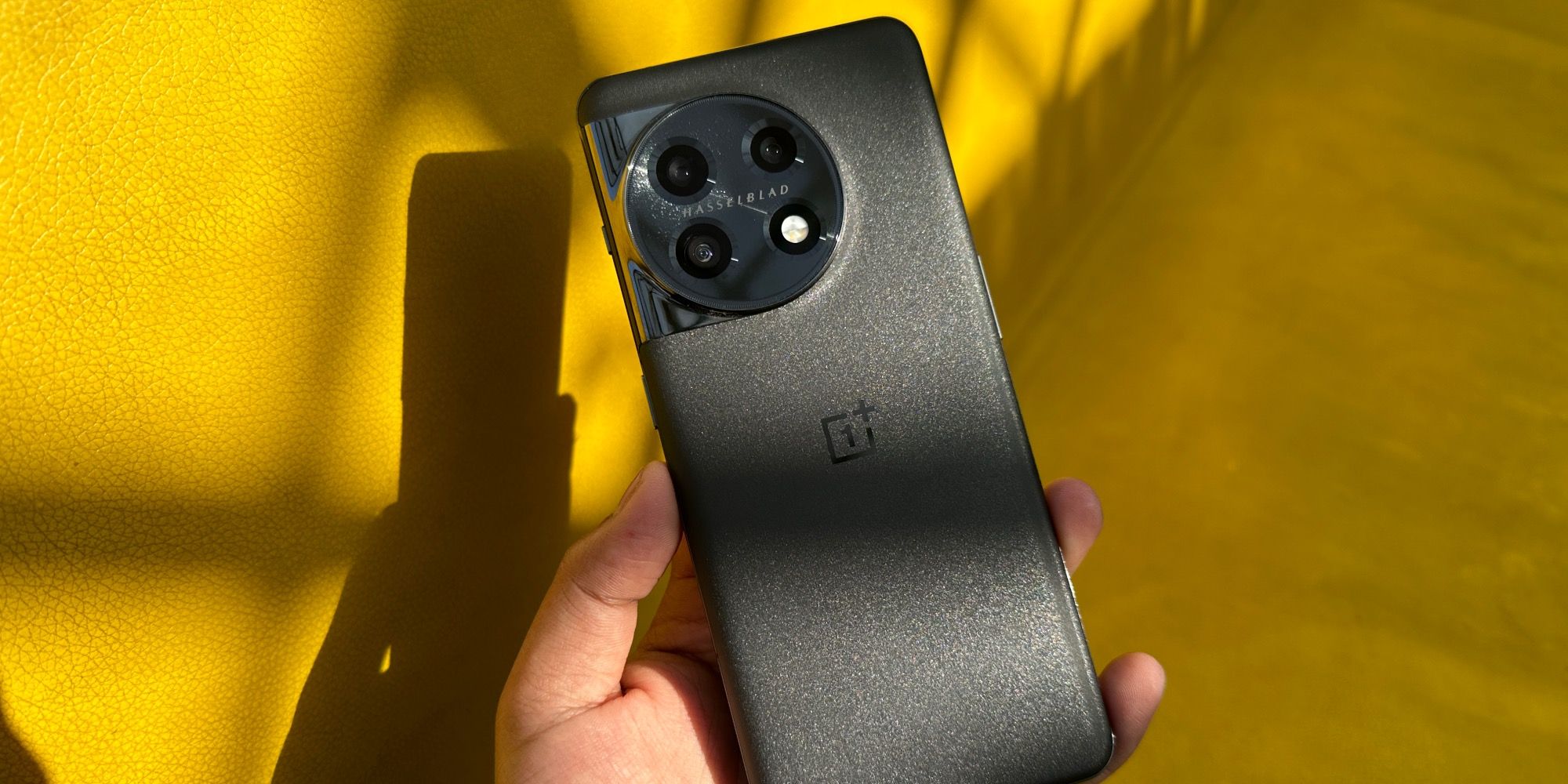 Rear profile of the OnePlus 11 