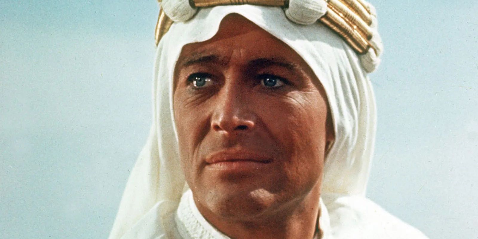 Peter O'Toole dressed in white in Lawrence of Arabia