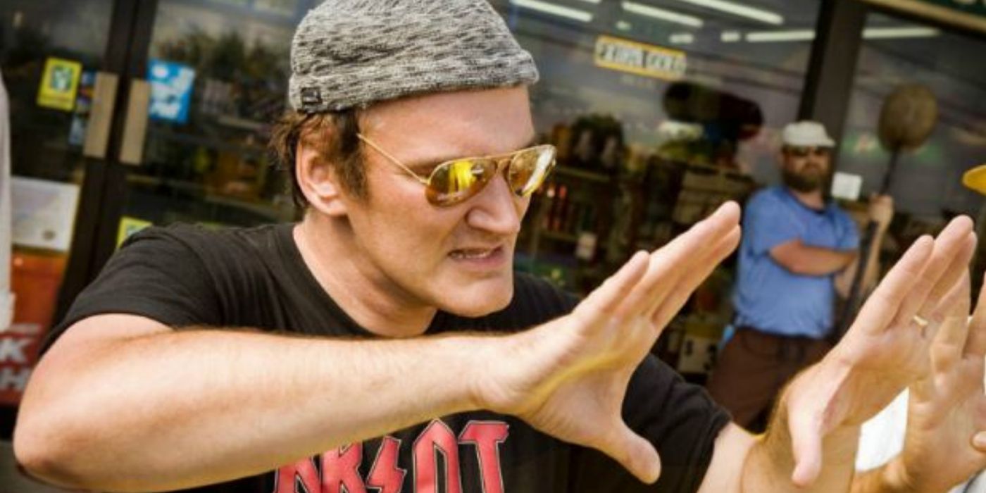 Quentin Tarantino montando um quadro enquanto dirige um filme.