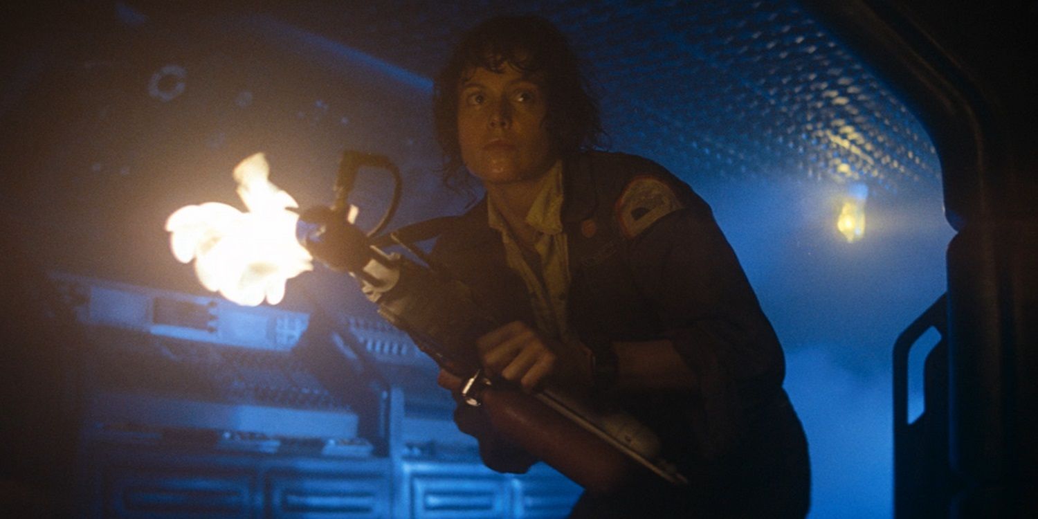 Ripley com um lança-chamas em Alien