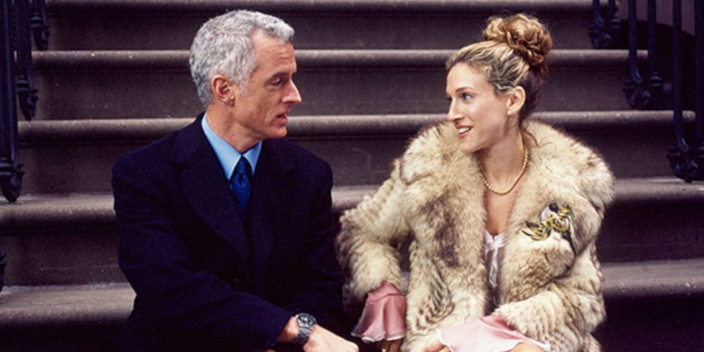 Bill and Carrie sitting on a stoop in Sex and the City